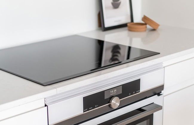 Stylish New 1BR Home with Sauna, Hosts 4 Guests - Foto 7