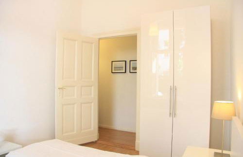 Nollendorf Apartments - 1 separate bedroom and 1 living room with sofa bed in Motzstraße - Foto 32