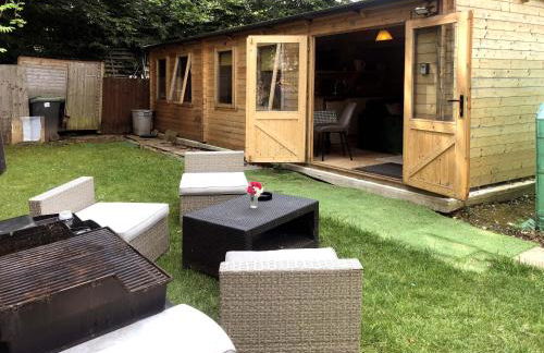 Cosy Garden Log Cabin - Photo 1