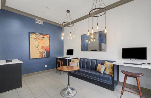 Luxury King Bed Suite - Pool - Gym - Parking - Foto 40