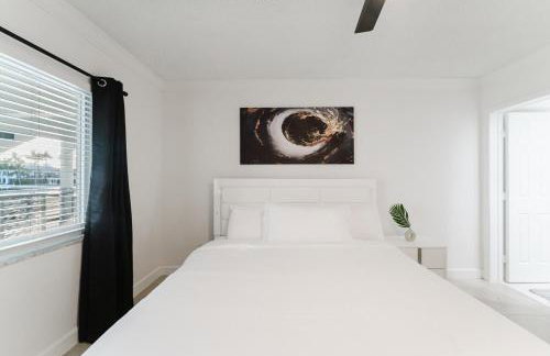 Luxury Waterfront Boca with Pool, Hot Tub and Boat Views - Photo 35