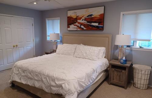 Cozy 4BR 3BA Home- Train to NYC, USOpen, CitiField Mets, MSG, Walk to Harbor & Golf - Photo 7