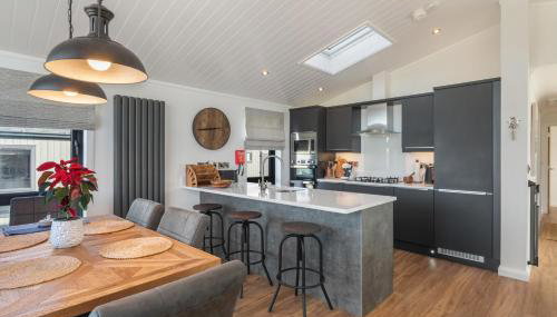 Hiraeth - Luxury Lodge with Hot Tub, Close to Beach - Foto 2, Other