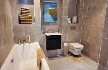 Stratford-upon-Avon 4BR Family Mansion on 1 acre with Pool, Gym & BBQ! - Foto 28