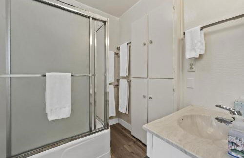 Sandy Feet Retreat -- Lakefront Retreat With Sand Volleyball Court! - Foto 9