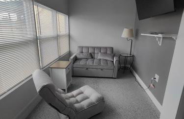 Riverside Retreat: Deck Bar, FirePit, Boat Parking - Foto 10