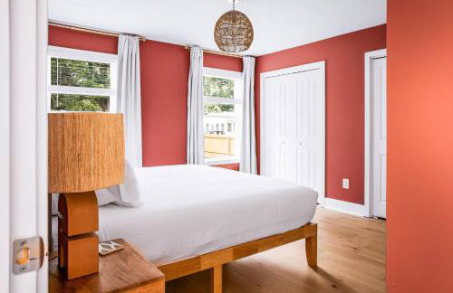 Walk to the Beach & Town | Stylish Beach Home - Foto 23