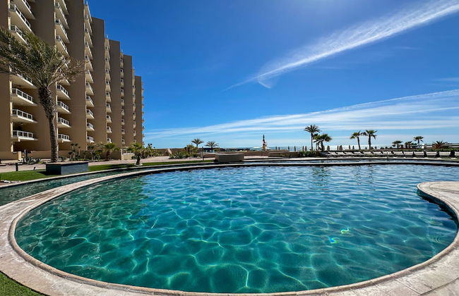 Beach Bliss Retreat 2BR Beachfront Condo - Foto 61