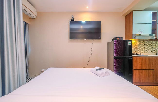 Comfort And Cozy Living Studio Room At Tifolia Apartment - Foto 2