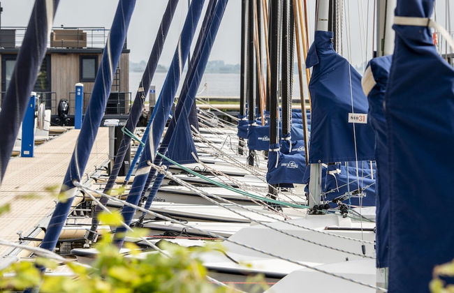 Modern Houseboat With View of the Lake - Foto 38