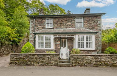 Rockwood- Grasmere family cottage with Hot tub - Foto 1