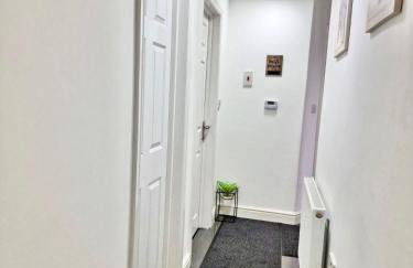 Cosy 3 Bed Apartment Near Birmingham Airport & NEC Perfect for Groups & Contractors! - Foto 10