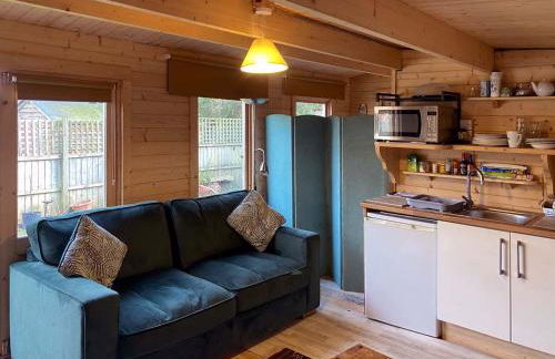 Cosy Garden Log Cabin - Photo 2