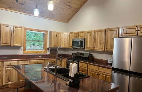 Nantahala Nook, cabin w/hot tub,game room, & wifi - Foto 4