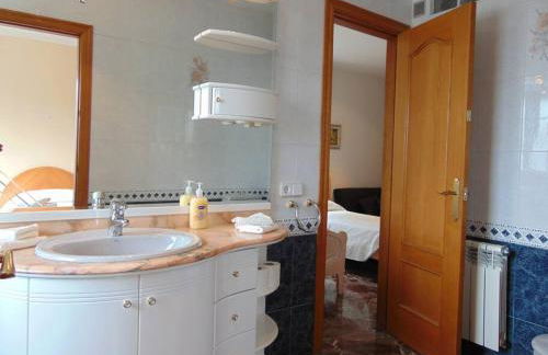 Basketball court, pool, BBQ, gardens, seaviews - Foto 18