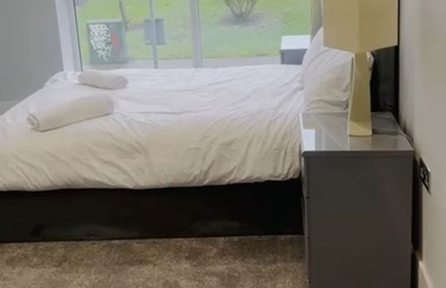 Stunning 2-bed Apartment in Barking - Foto 3