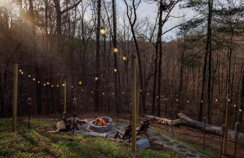 4 BR Mountain Cabin with Hot Tub & Fire Pit in GA - Foto 8