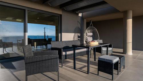 Sun and Sea Apartment - Beachfront, 2 Bedrooms with Sea View & Garden - Foto 5