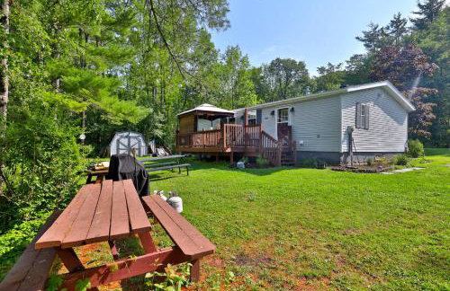 The Bomoseen Bungalow - Vermont Lake House Close to Ski Resorts! Private dock, ski rental ticket deals - Foto 10