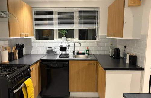 Modern & Spacious 3BR House Bracknell - Berkshire - Photo 63