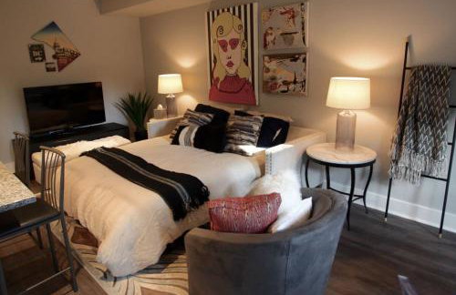 Stunning Logan Circle Apt - With Parking - Photo 8