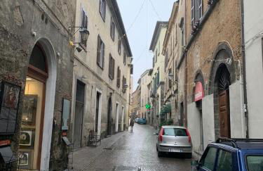 Orvieto: Spacious 3BR 3BA apartment with balcony & patio - Photo 10