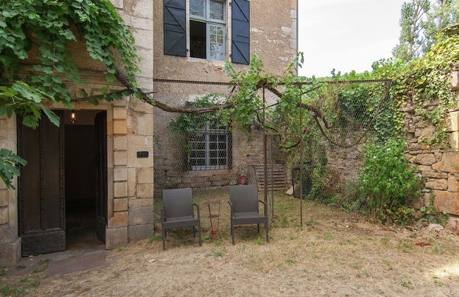 Historic Mansion by River Cenevieres - Foto 3