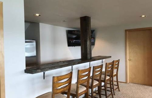 Beautiful Private Lake Lodge with Private Dock and Mountain Views - Foto 19