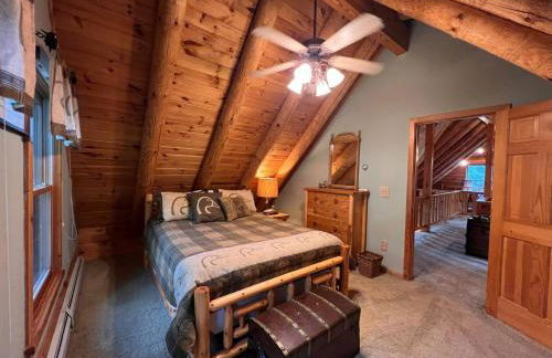 Poconos True Log Cabin with Sauna, Movie Theather, Hot Tub & Fire Pit! - Photo 35