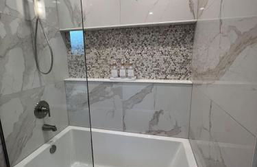 Casa 22 Luxury & Modern 3BD 2BA Home in Skokie - Photo 46