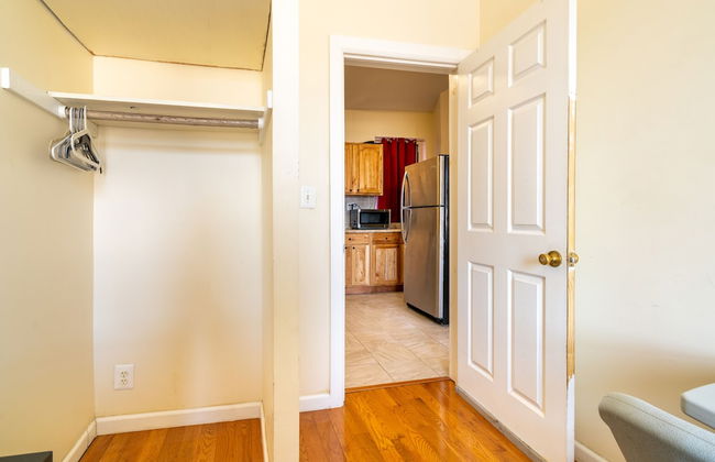 Furnished Empire Blvd Guest House - Photo 7