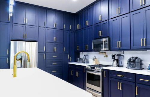 Lake Home: Relax and Unwind in Mission Hidden Gem - Photo 17