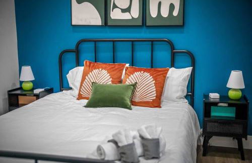 Apt+ 2 Queens+Bunkbed+Free Parking 55"TV - Photo 44