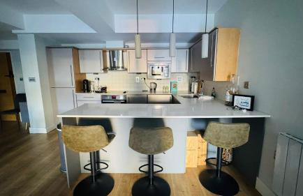 2 beds by Tower Bridge, Walk to Sights & Dining - Photo 9