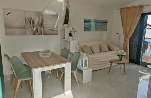 Apartment - Sleeps 4 - Pool - Parking - Foto 3