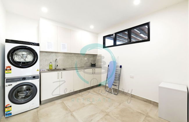 Urbanretreat Modern Outdoor Dining Backyard - Foto 25