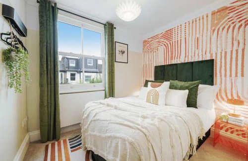 London Acton - hot tub, cinema, games & arcade - Foto 39