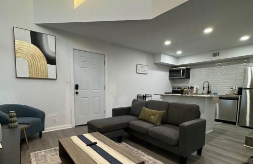 2BD DT Dallas l FIFA READY l 5 Min from Love Field - Foto 1