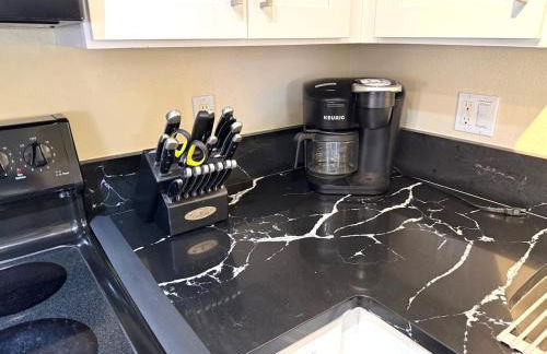 Bright and Spacious 2 Story Condo - Foto 24