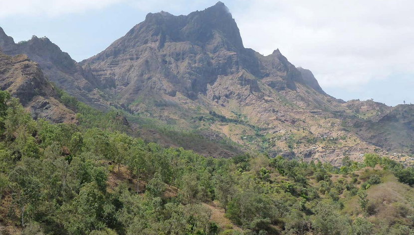 Senderismo por el Monte Tchota y el Pico d'Antónia - Foto 2, Pico d'Antónia, el más alto de la isla de Santiago
