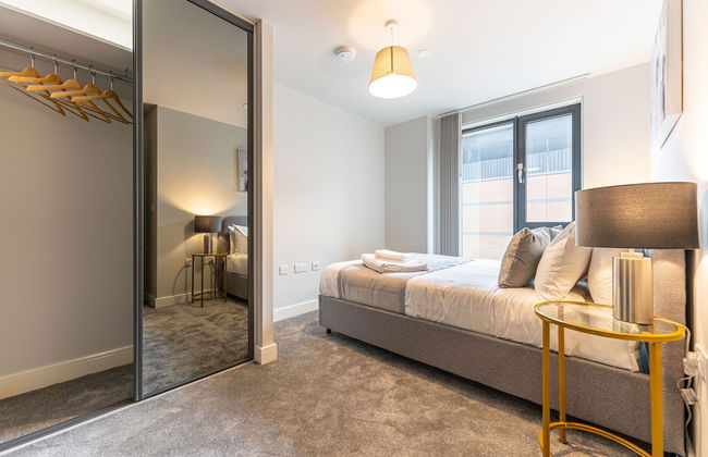 Stylish 2 Bed 2 Bath Apt in BMH City Centre - Photo 6