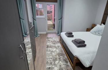 Easy access to manchester airport &city centre - Photo 14