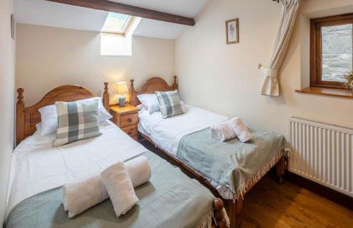 Dew Cottage with Hot Tub - Photo 3