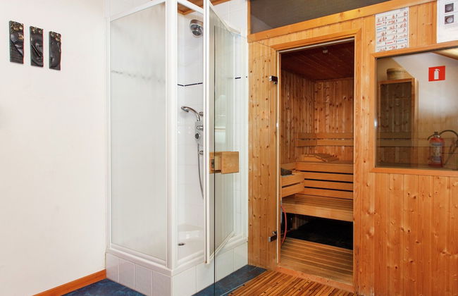 Group Getaway With Sauna - Photo 22