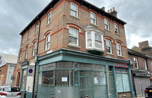 A2 HighTown Apartment, Steps from Luton Train Station - Foto 49