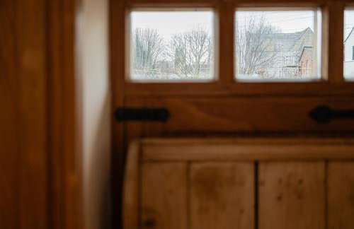 The Coach House - Beautiful Home in Cheltenham! - Photo 117