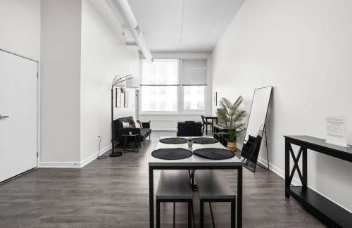 BOLD 2BR 2BA In The Block Apartment by CozySuites - Foto 6