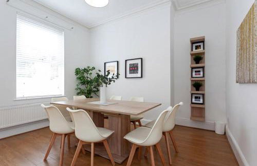 Spacious Comfortable house close to Etihad+parking - Foto 1