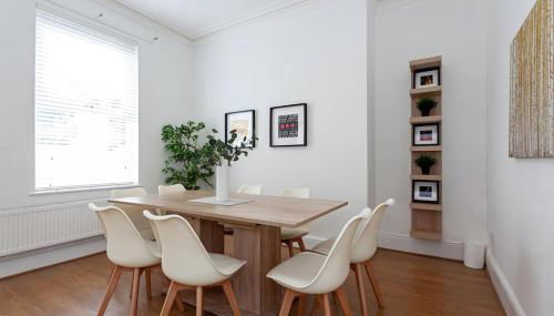 Spacious Comfortable house close to Etihad+parking - Foto 1