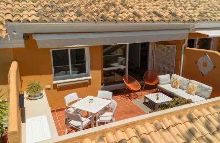 Modern beachside Penthouse with amazing sea views in Costabella, Marbella - Photo 22